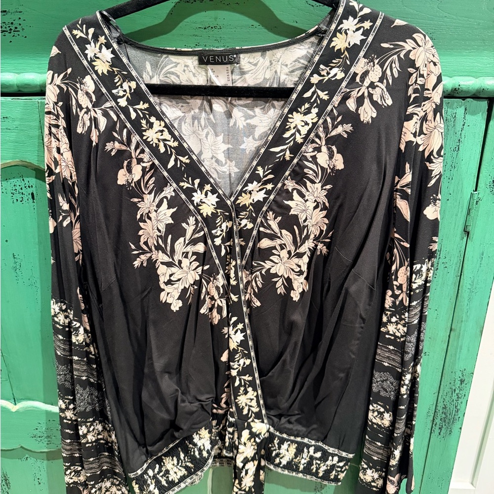 VENUS Black and Cream Floral Blouse